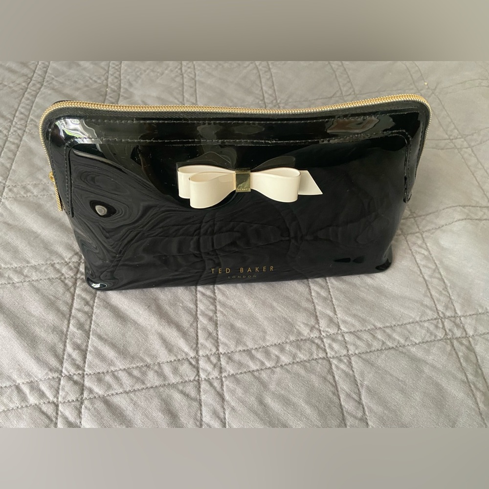 (NWOT) Ted Baker London black Calgary’s bag
Beauty bag - Picture 12 of 14